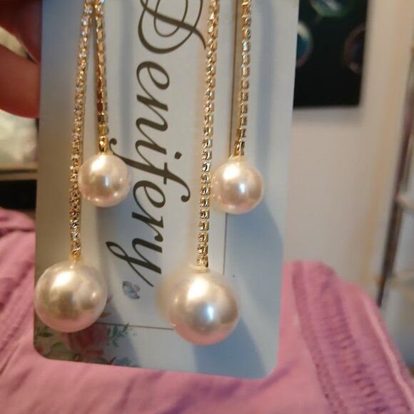 Nwt DENIFERY Rhinestone & Pearl Drop Dangle Earrings Gold tone & White 4" long - Picture 4 of 5